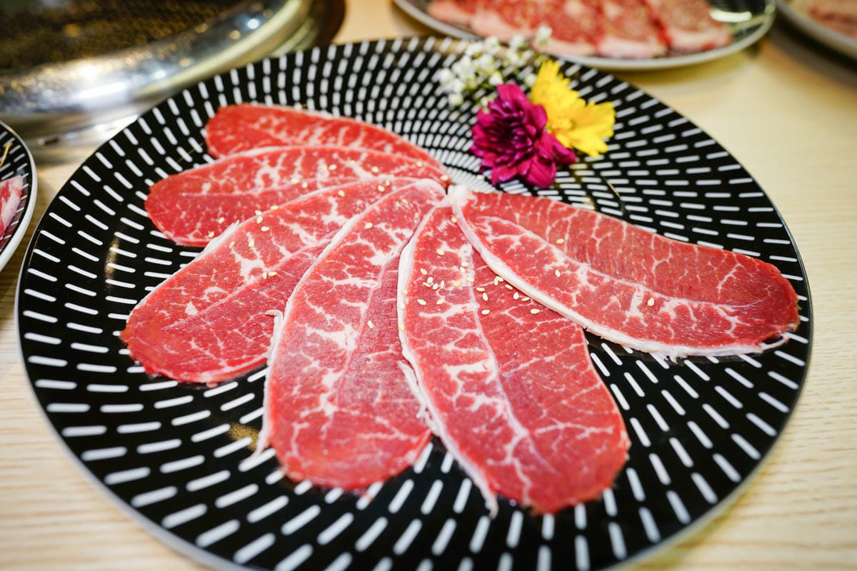 桃園食記｜桃園南崁燒肉吃到飽推薦！燒肉道 火鍋x燒肉和牛放題 589起軌道送餐燒肉吃到飽！