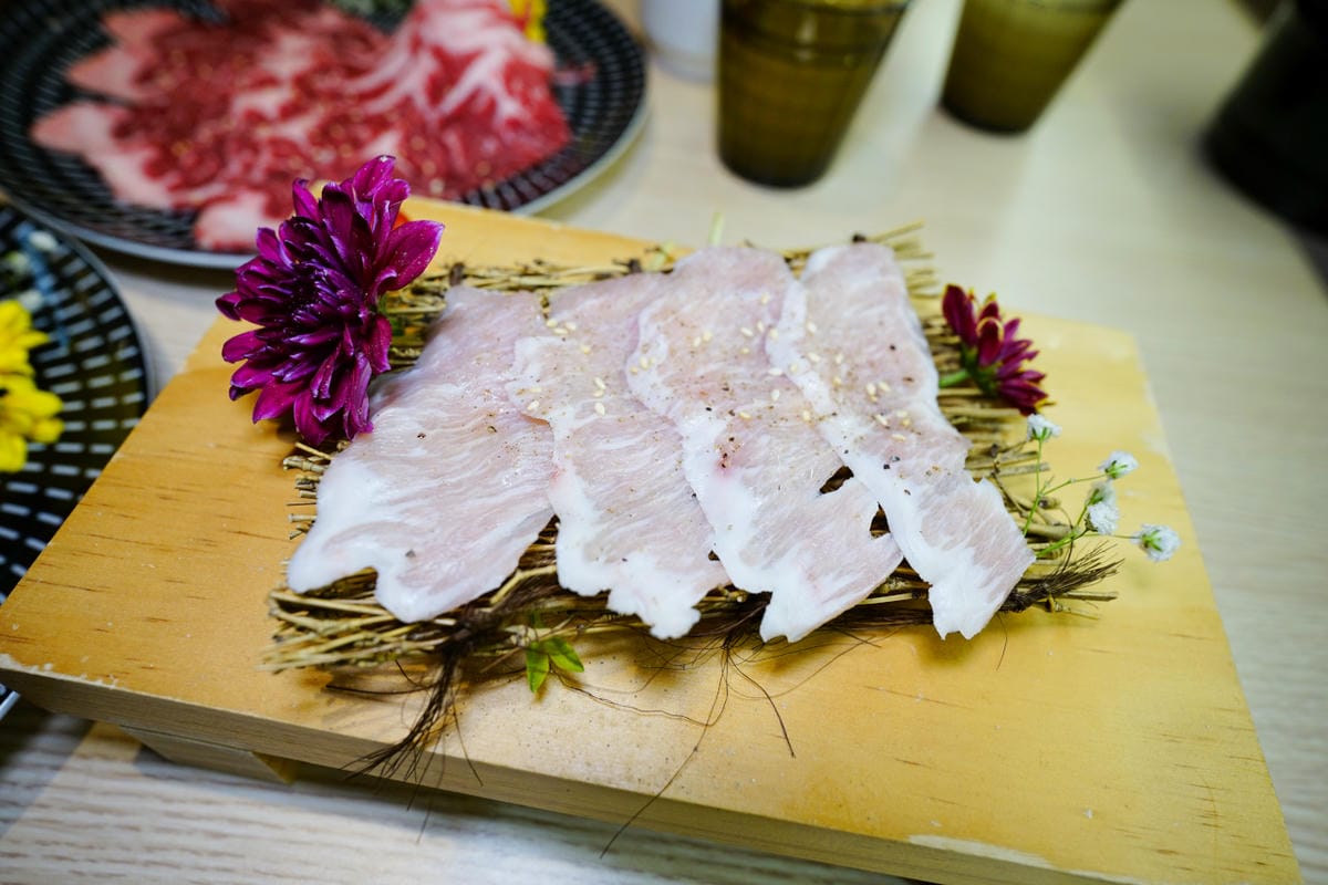 桃園食記｜桃園南崁燒肉吃到飽推薦！燒肉道 火鍋x燒肉和牛放題 589起軌道送餐燒肉吃到飽！
