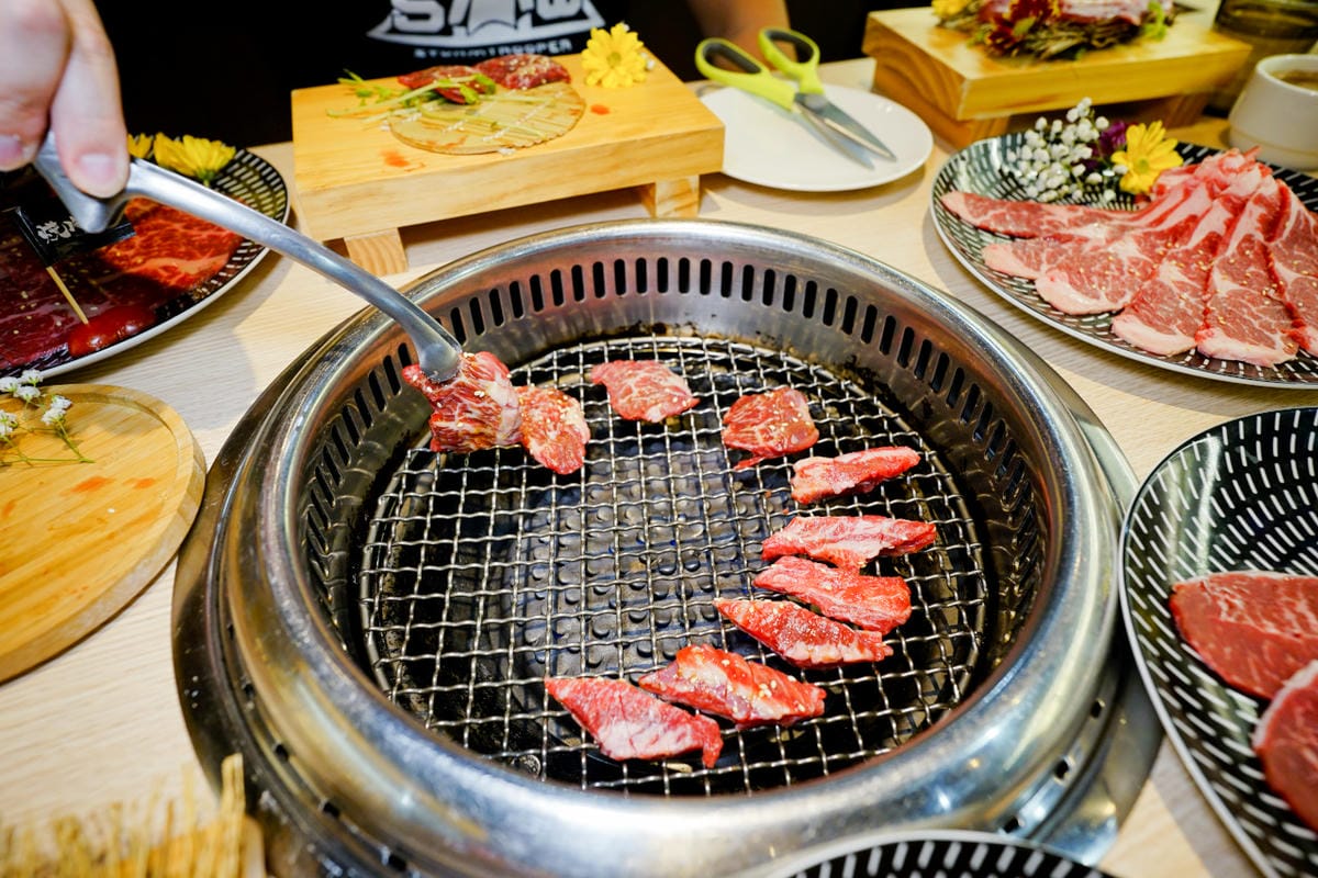 桃園食記｜桃園南崁燒肉吃到飽推薦！燒肉道 火鍋x燒肉和牛放題 589起軌道送餐燒肉吃到飽！