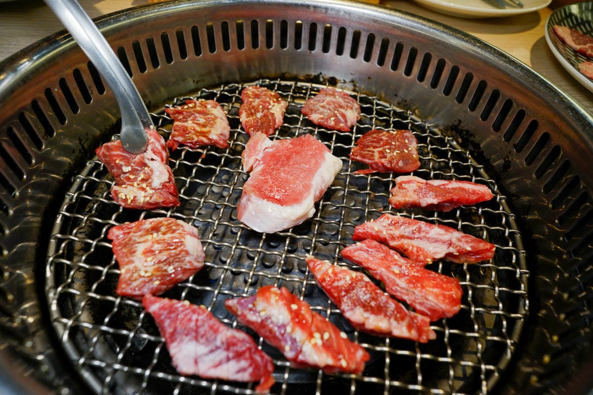 桃園食記｜桃園南崁燒肉吃到飽推薦！燒肉道 火鍋x燒肉和牛放題 589起軌道送餐燒肉吃到飽！