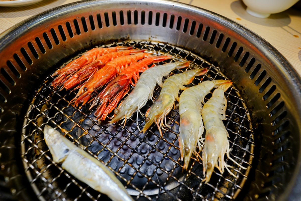 桃園食記｜桃園南崁燒肉吃到飽推薦！燒肉道 火鍋x燒肉和牛放題 589起軌道送餐燒肉吃到飽！