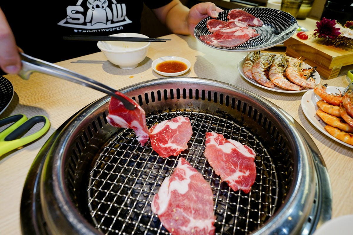 桃園食記｜桃園南崁燒肉吃到飽推薦！燒肉道 火鍋x燒肉和牛放題 589起軌道送餐燒肉吃到飽！
