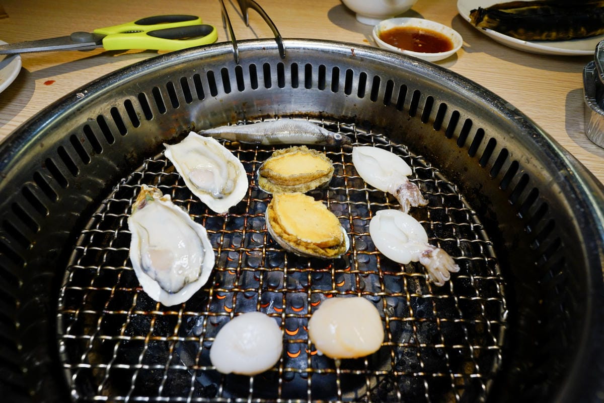 桃園食記｜桃園南崁燒肉吃到飽推薦！燒肉道 火鍋x燒肉和牛放題 589起軌道送餐燒肉吃到飽！