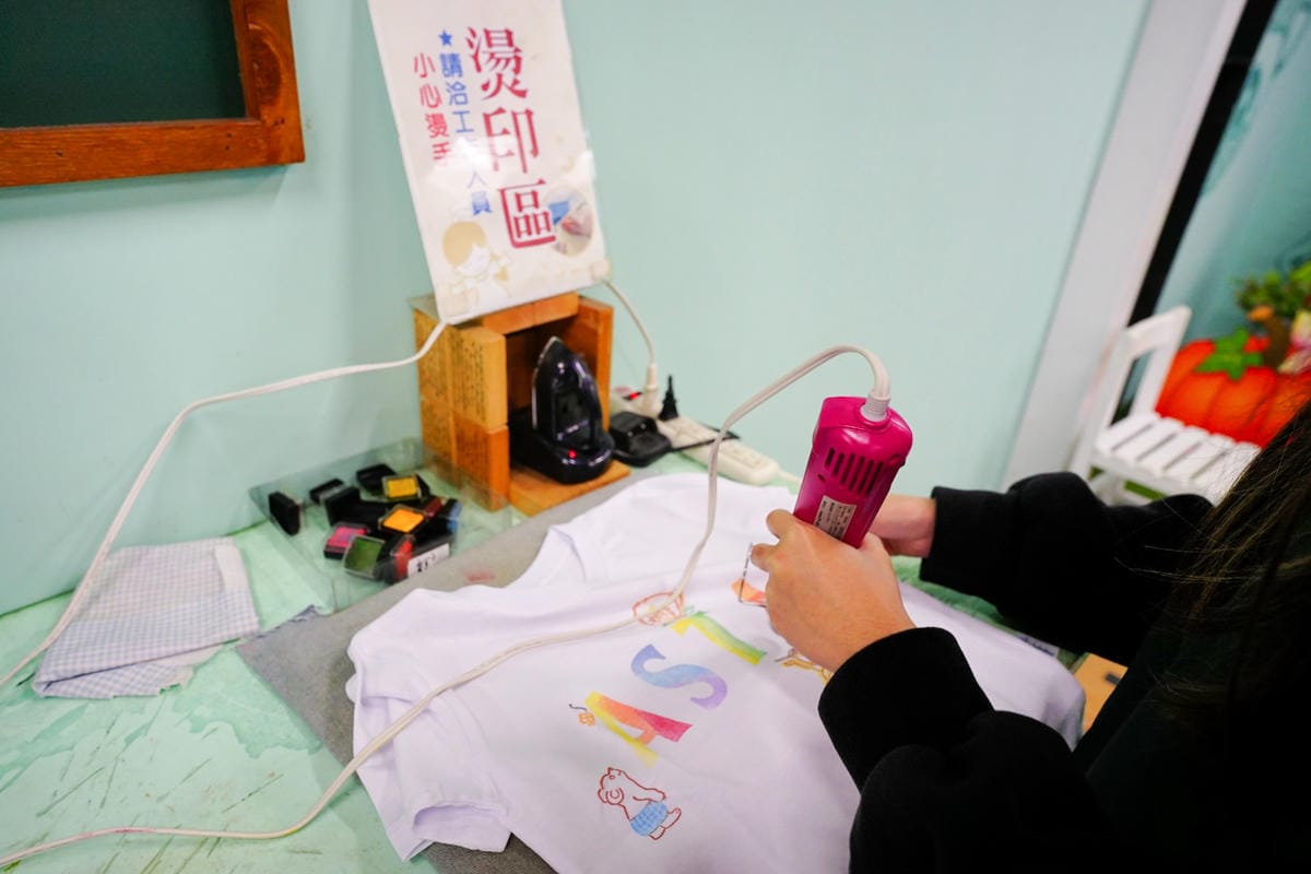 宜蘭景點｜宜蘭親子景點推薦！Sabelina莎貝莉娜精靈印畫學院 水晶印章印畫DIY體驗、角色扮演COSPLAY 宜蘭室內景點雨備推薦~