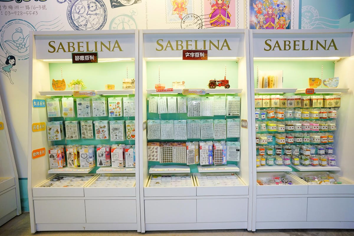 宜蘭景點｜宜蘭親子景點推薦！Sabelina莎貝莉娜精靈印畫學院 水晶印章印畫DIY體驗、角色扮演COSPLAY 宜蘭室內景點雨備推薦~