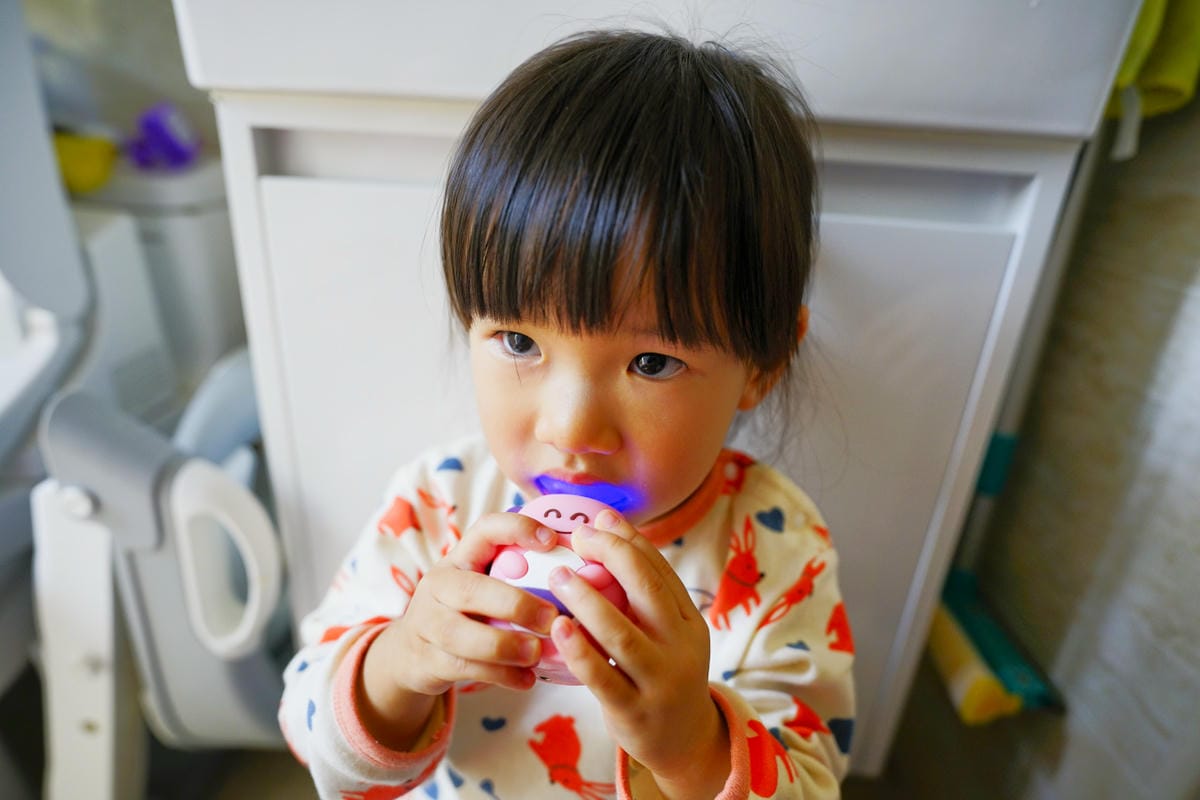 親子育兒｜NETTEC U型恐龍造型兒童電動牙刷 讓孩子愛上刷牙的法寶，育兒好物推薦！