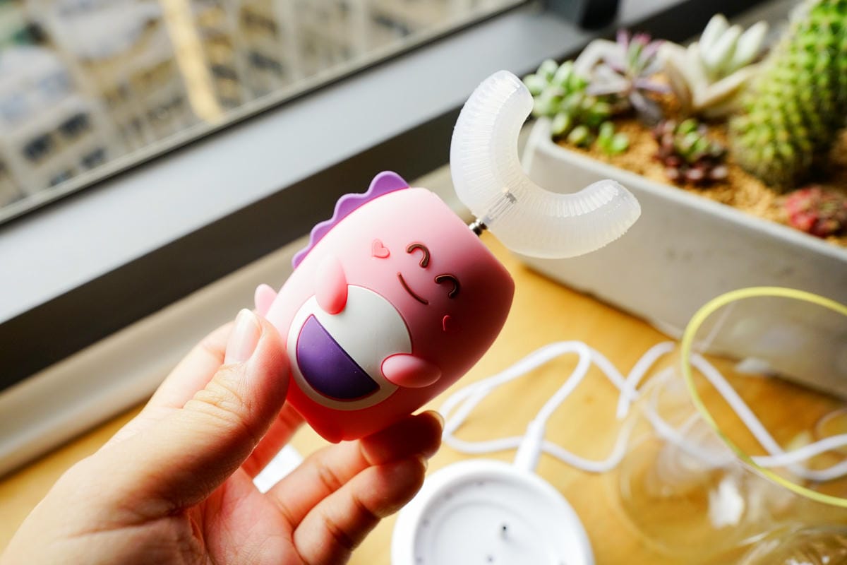 親子育兒｜NETTEC U型恐龍造型兒童電動牙刷 讓孩子愛上刷牙的法寶，育兒好物推薦！