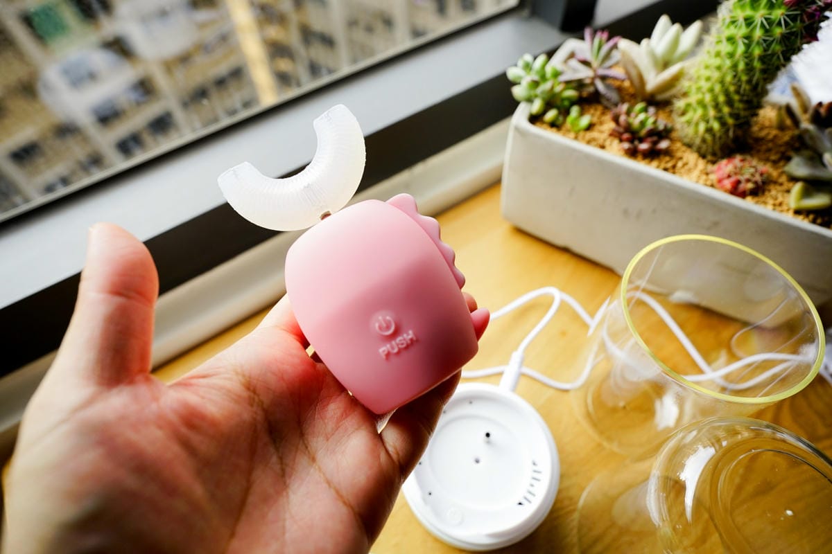 親子育兒｜NETTEC U型恐龍造型兒童電動牙刷 讓孩子愛上刷牙的法寶，育兒好物推薦！