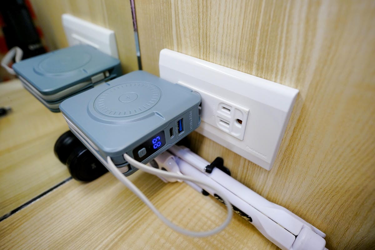 3C開箱|iBRIDGE雙孔超快充、MOZTECH行動電源 ITAI ITAI_痛經女子 最強日韓選物商品社團推薦!美妝保養品、親子育兒好物通通有~ - 第12張圖 3C開箱|iBRIDGE雙孔超快充、MOZTECH行動電源 ITAI ITAI_痛經女子 最強日韓選物商品社團推薦!美妝保養品、親子育兒好物通通有~