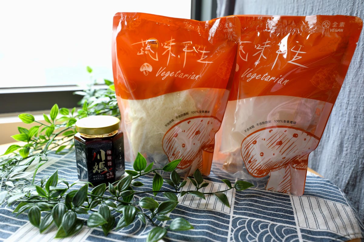 料理|夏日輕食低卡料理素食蒟蒻麵 蔬味平生 雙醬纖拌麵 常溫保存、懶人減醣料理推薦! - 第3張圖 料理|夏日輕食低卡料理素食蒟蒻麵 蔬味平生 雙醬纖拌麵 常溫保存、懶人減醣料理推薦!