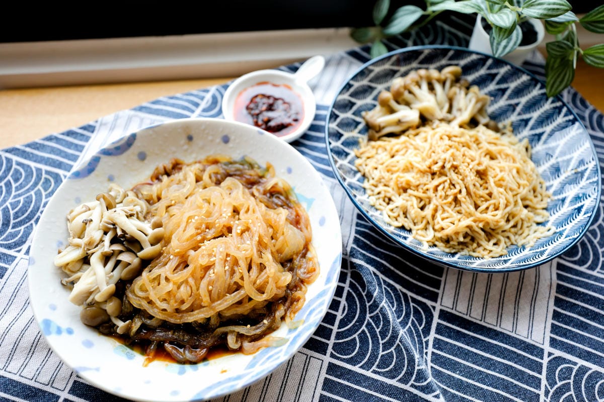 料理|夏日輕食低卡料理素食蒟蒻麵 蔬味平生 雙醬纖拌麵 常溫保存、懶人減醣料理推薦! - 第2張圖 料理|夏日輕食低卡料理素食蒟蒻麵 蔬味平生 雙醬纖拌麵 常溫保存、懶人減醣料理推薦!