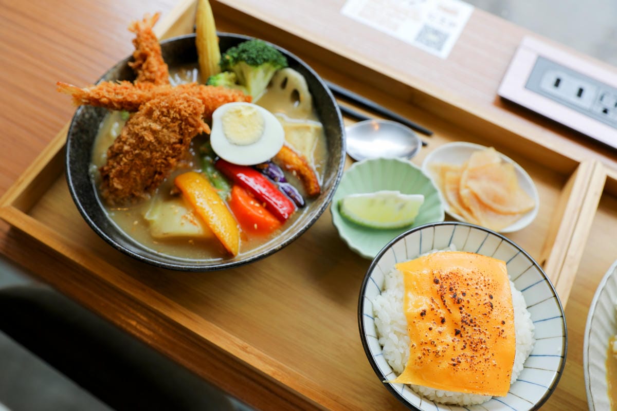 桃園食記｜中壢咖哩推薦！仁之初 北海道湯咖哩專賣（內壢店） 內壢美食、超好拍網美咖哩店！