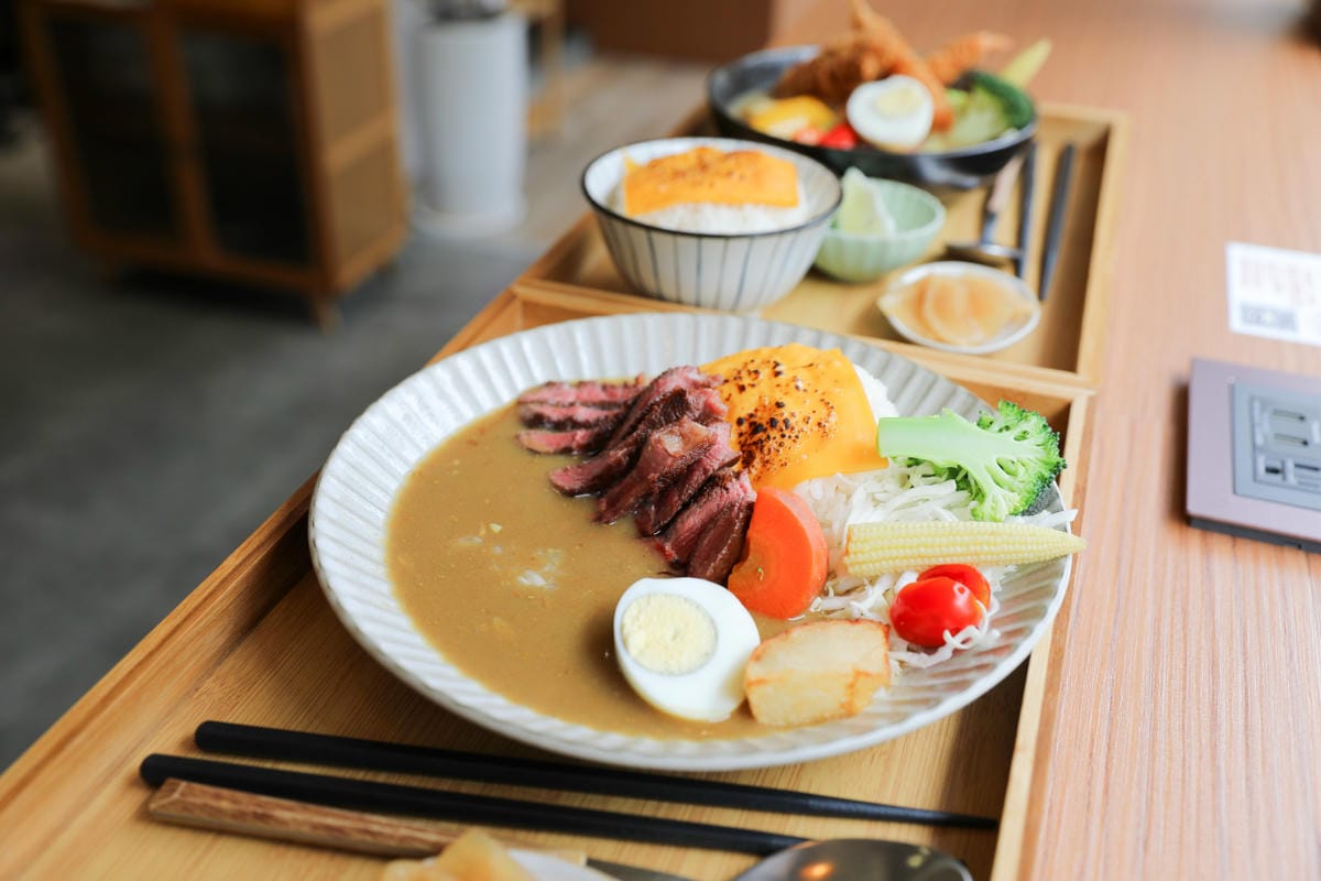 桃園食記｜中壢咖哩推薦！仁之初 北海道湯咖哩專賣（內壢店） 內壢美食、超好拍網美咖哩店！