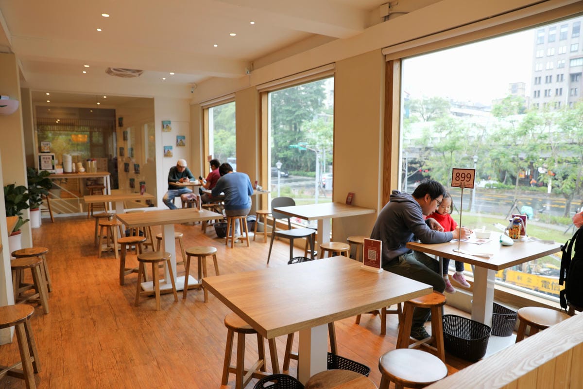 台北食記｜台北雞湯推薦！雙月食品社（森林公園店） 台北米其林必比登推薦！大安森林公園旁美食首選！
