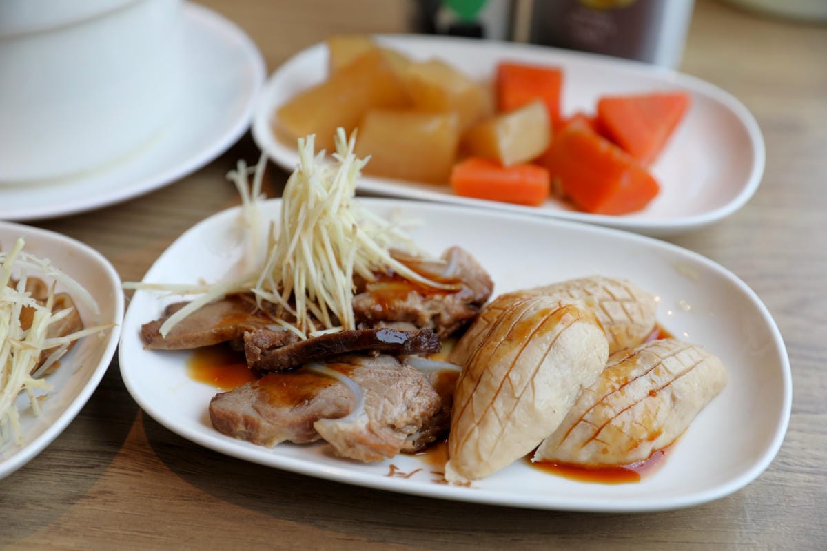 台北食記｜台北雞湯推薦！雙月食品社（森林公園店） 台北米其林必比登推薦！大安森林公園旁美食首選！