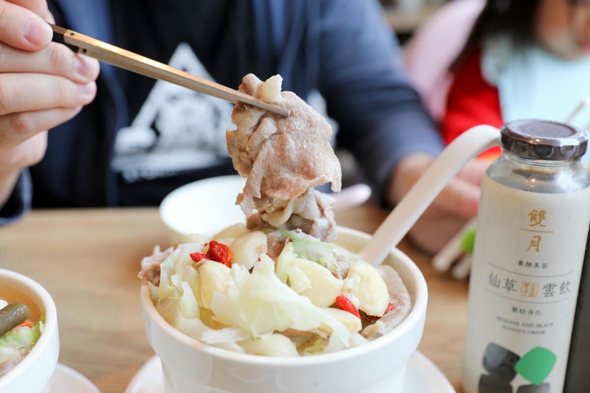 台北食記｜台北雞湯推薦！雙月食品社（森林公園店） 台北米其林必比登推薦！大安森林公園旁美食首選！