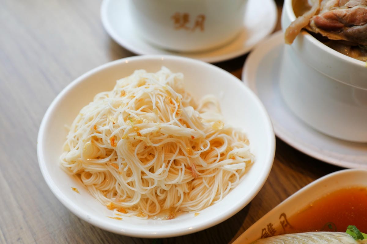台北食記｜台北雞湯推薦！雙月食品社（森林公園店） 台北米其林必比登推薦！大安森林公園旁美食首選！