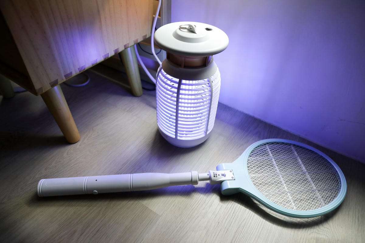 家電開箱｜保護孩子，夏日殲滅蚊子大作戰！RASTO AZ5捕蚊燈、AZ6捕蚊拍