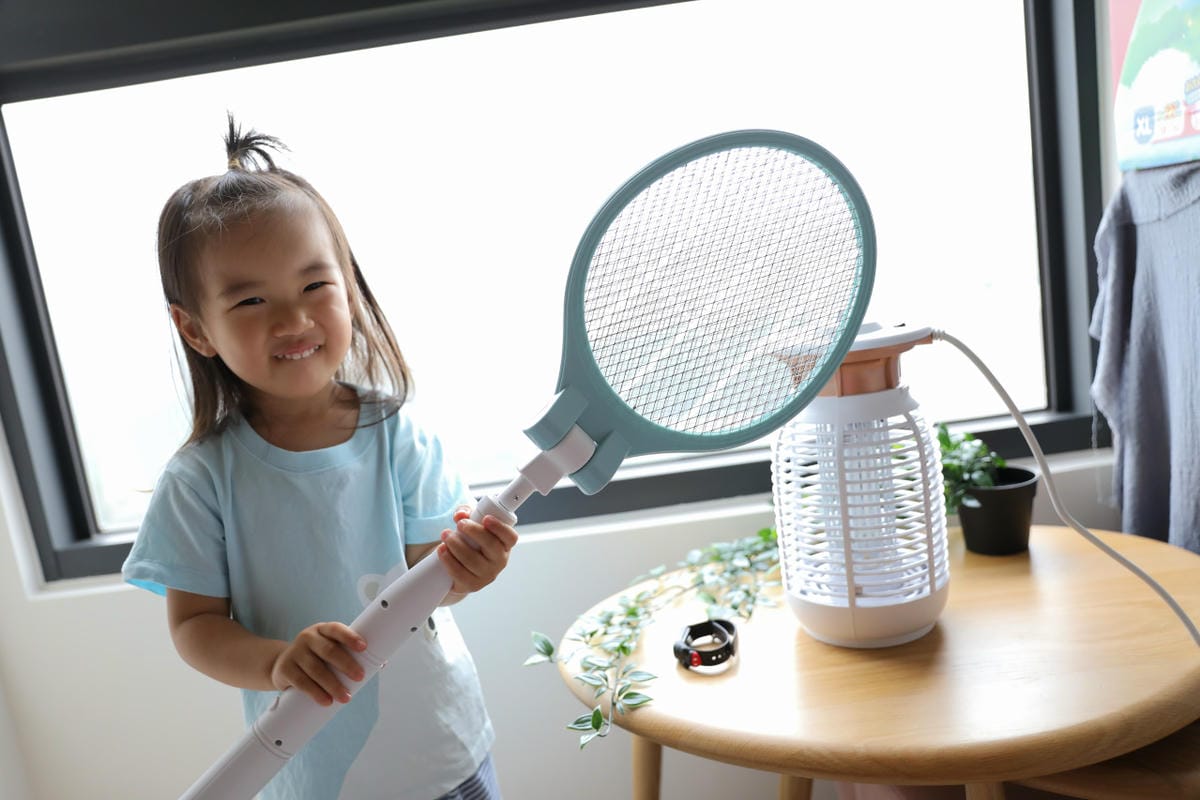 家電開箱｜保護孩子，夏日殲滅蚊子大作戰！RASTO AZ5捕蚊燈、AZ6捕蚊拍