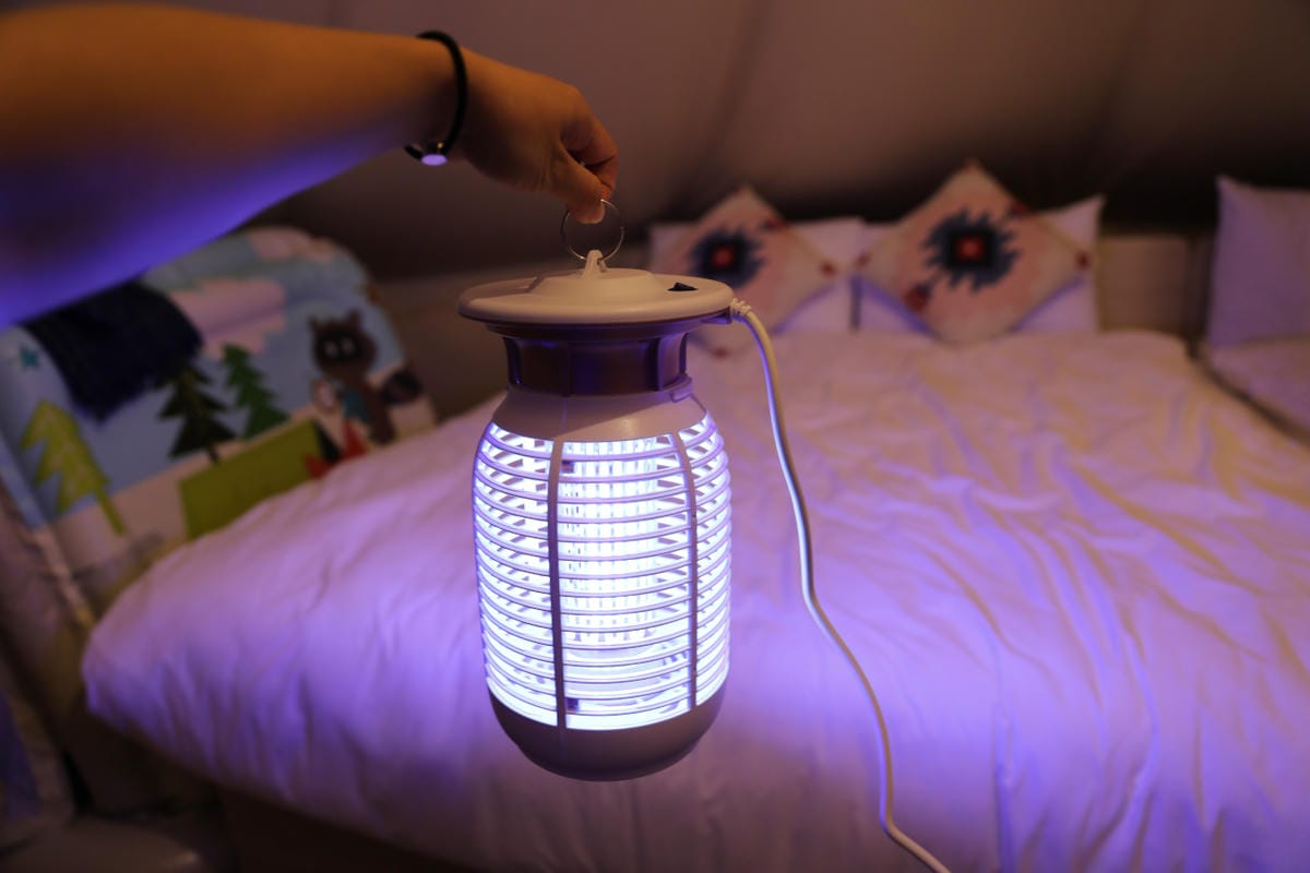 家電開箱｜保護孩子，夏日殲滅蚊子大作戰！RASTO AZ5捕蚊燈、AZ6捕蚊拍