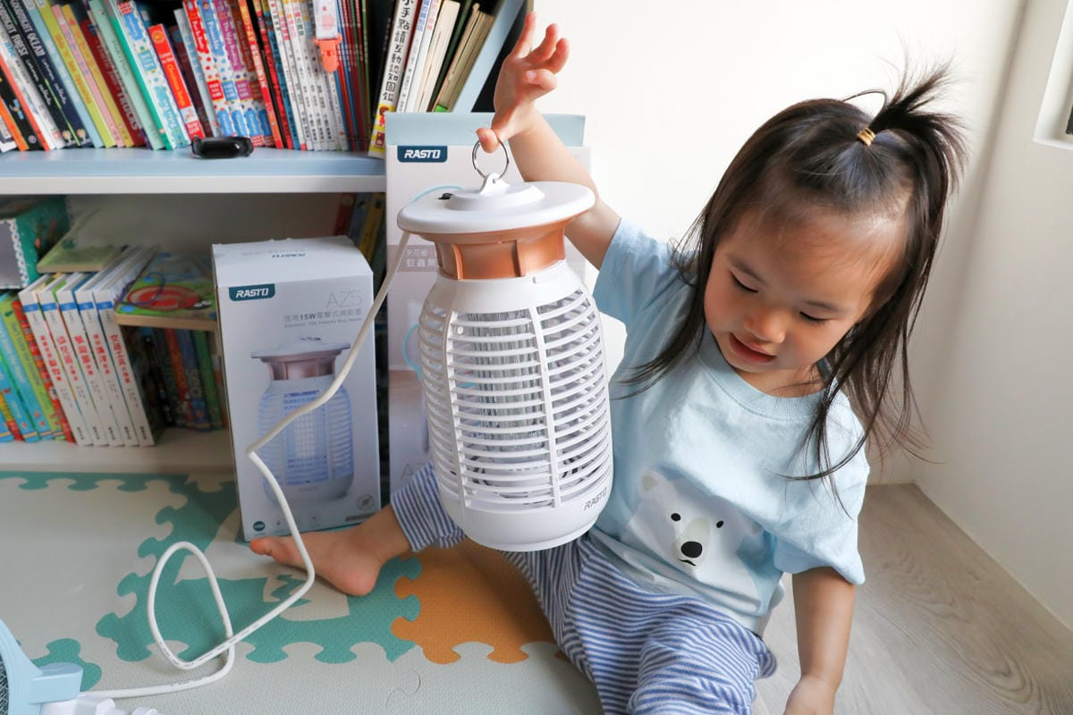 家電開箱｜保護孩子，夏日殲滅蚊子大作戰！RASTO AZ5捕蚊燈、AZ6捕蚊拍