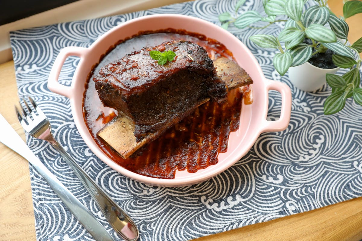 料理｜冷凍料理包推薦！微風建一食堂 鮑魚雞湯、一隻骨牛小排 在家也能吃到台塑牛小排！！