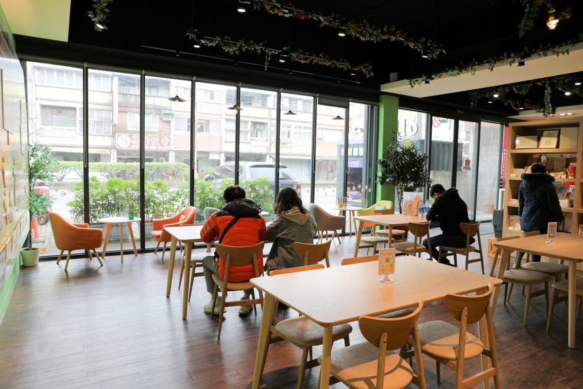 新北食記｜金山美食推薦！汪汪地瓜園地瓜產業故事館 來金山必吃的紅心地瓜料理、甘薯伴手禮，還有用地瓜做成的蠟筆唷~