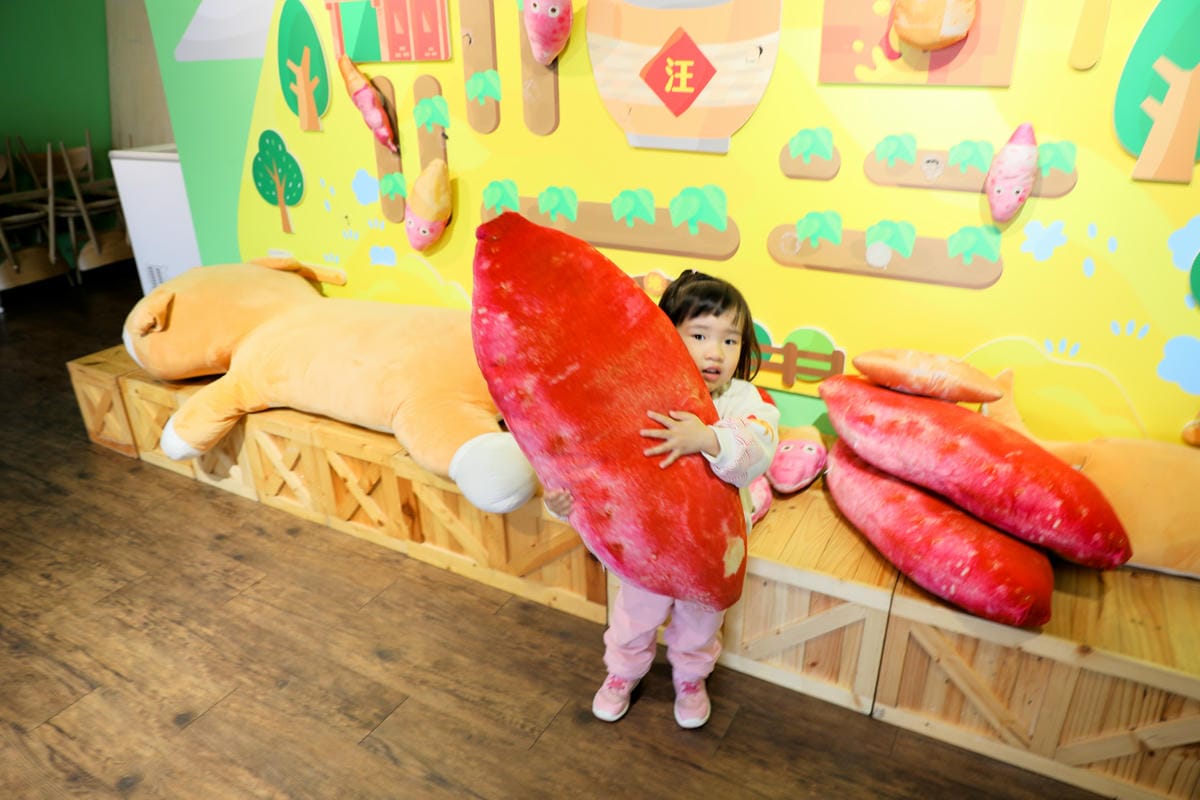 新北食記|金山美食推薦!汪汪地瓜園地瓜產業故事館 來金山必吃的紅心地瓜料理、甘薯伴手禮,還有用地瓜做成的蠟筆唷~ - 第17張圖 新北食記|金山美食推薦!汪汪地瓜園地瓜產業故事館 來金山必吃的紅心地瓜料理、甘薯伴手禮,還有用地瓜做成的蠟筆唷~