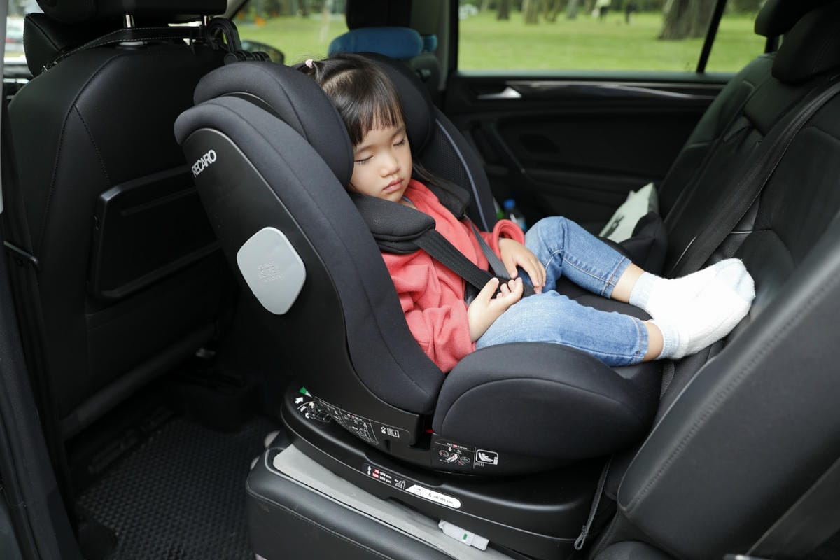 親子育兒｜ISOFIX成長型汽座推薦！新手爸媽必敗，百年賽車級嬰兒汽座，Recaro Salia 125兒童安全座椅，0到7歲一台就夠！