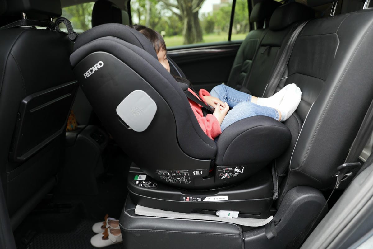 親子育兒｜ISOFIX成長型汽座推薦！新手爸媽必敗，百年賽車級嬰兒汽座，Recaro Salia 125兒童安全座椅，0到7歲一台就夠！