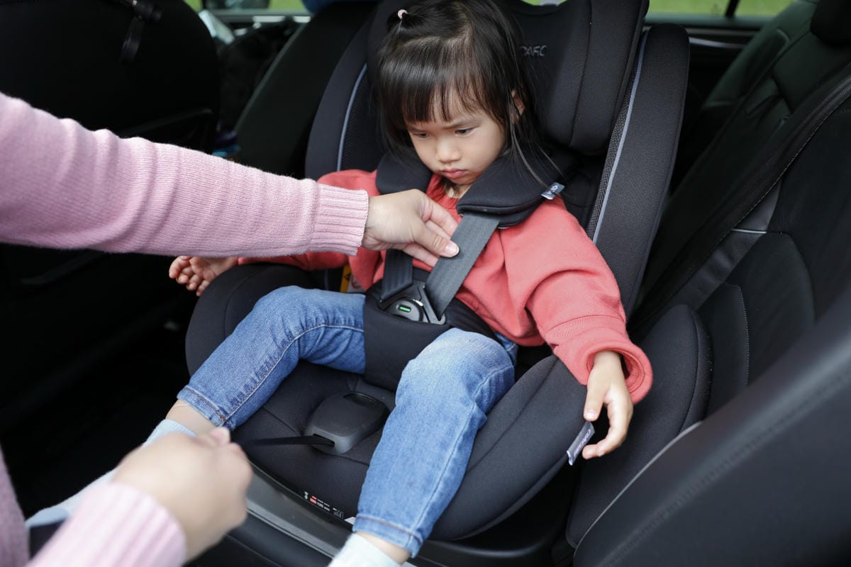 親子育兒｜ISOFIX成長型汽座推薦！新手爸媽必敗，百年賽車級嬰兒汽座，Recaro Salia 125兒童安全座椅，0到7歲一台就夠！