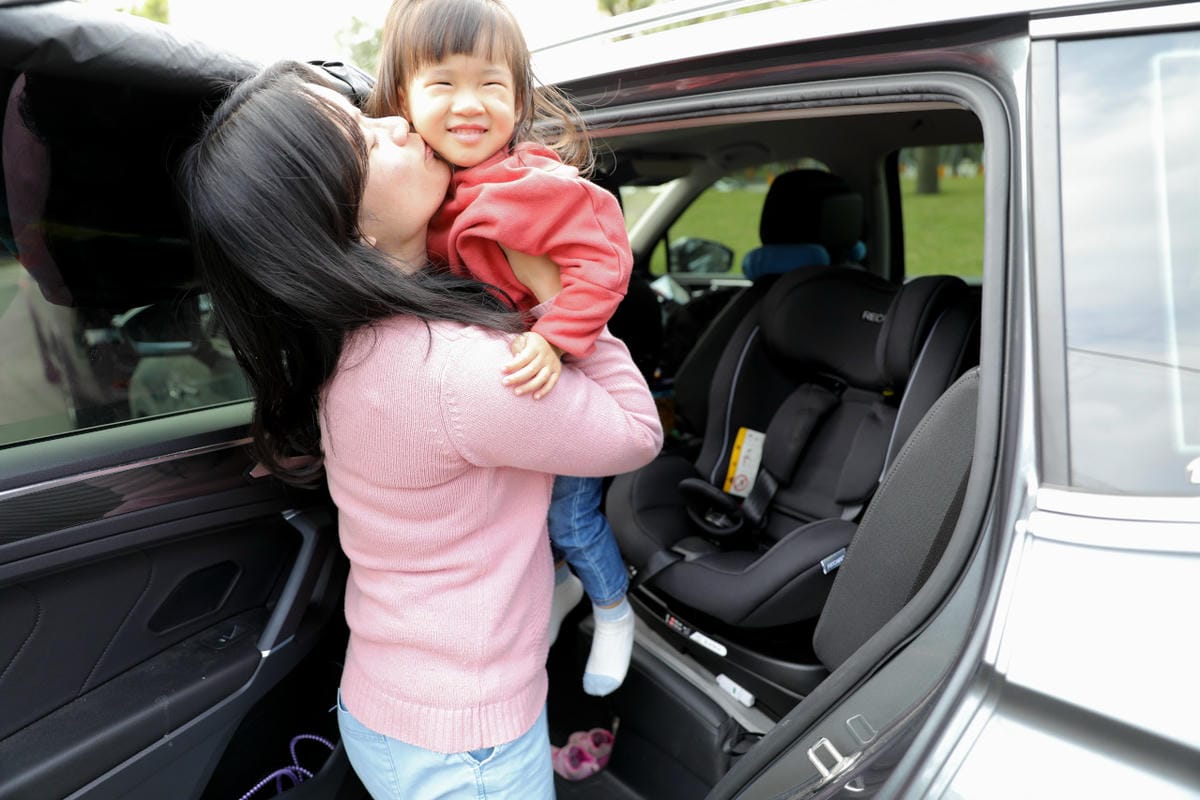 親子育兒｜ISOFIX成長型汽座推薦！新手爸媽必敗，百年賽車級嬰兒汽座，Recaro Salia 125兒童安全座椅，0到7歲一台就夠！