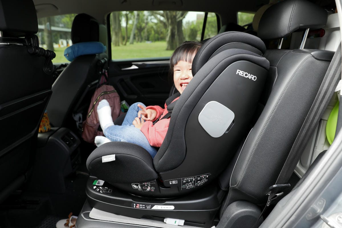 親子育兒｜ISOFIX成長型汽座推薦！新手爸媽必敗，百年賽車級嬰兒汽座，Recaro Salia 125兒童安全座椅，0到7歲一台就夠！