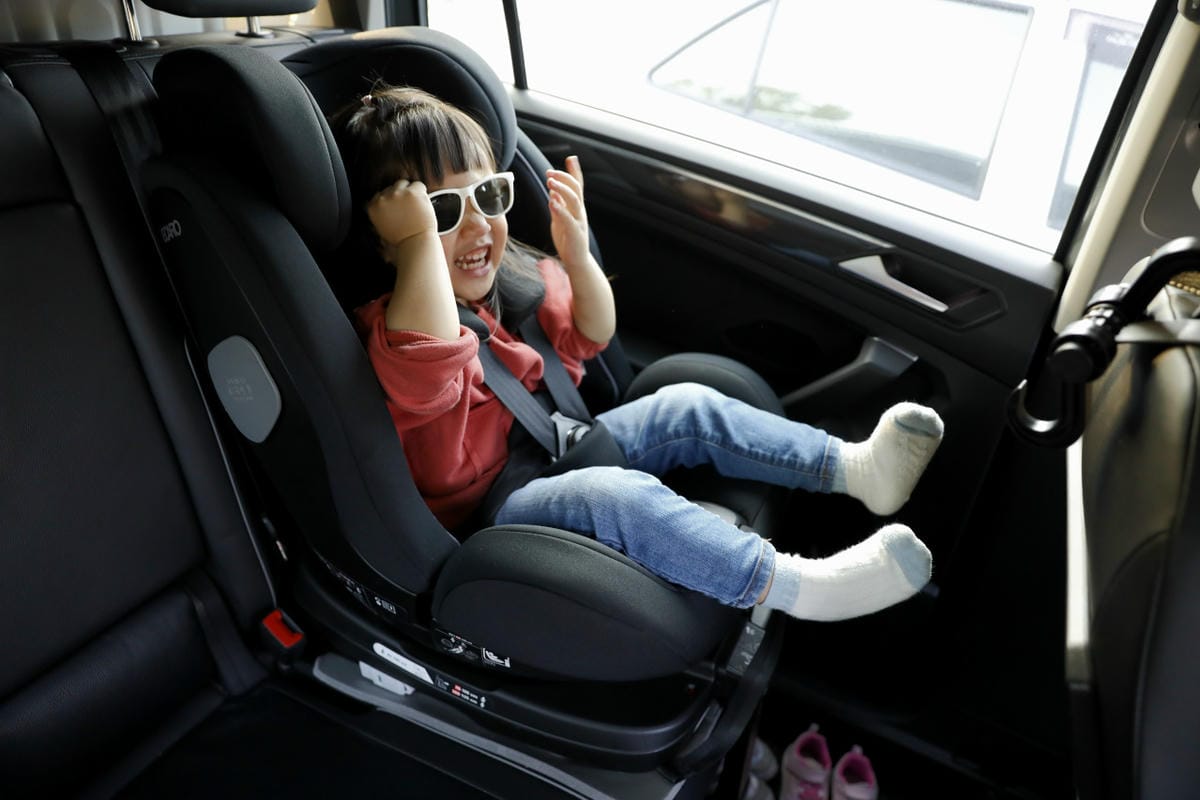 親子育兒｜ISOFIX成長型汽座推薦！新手爸媽必敗，百年賽車級嬰兒汽座，Recaro Salia 125兒童安全座椅，0到7歲一台就夠！