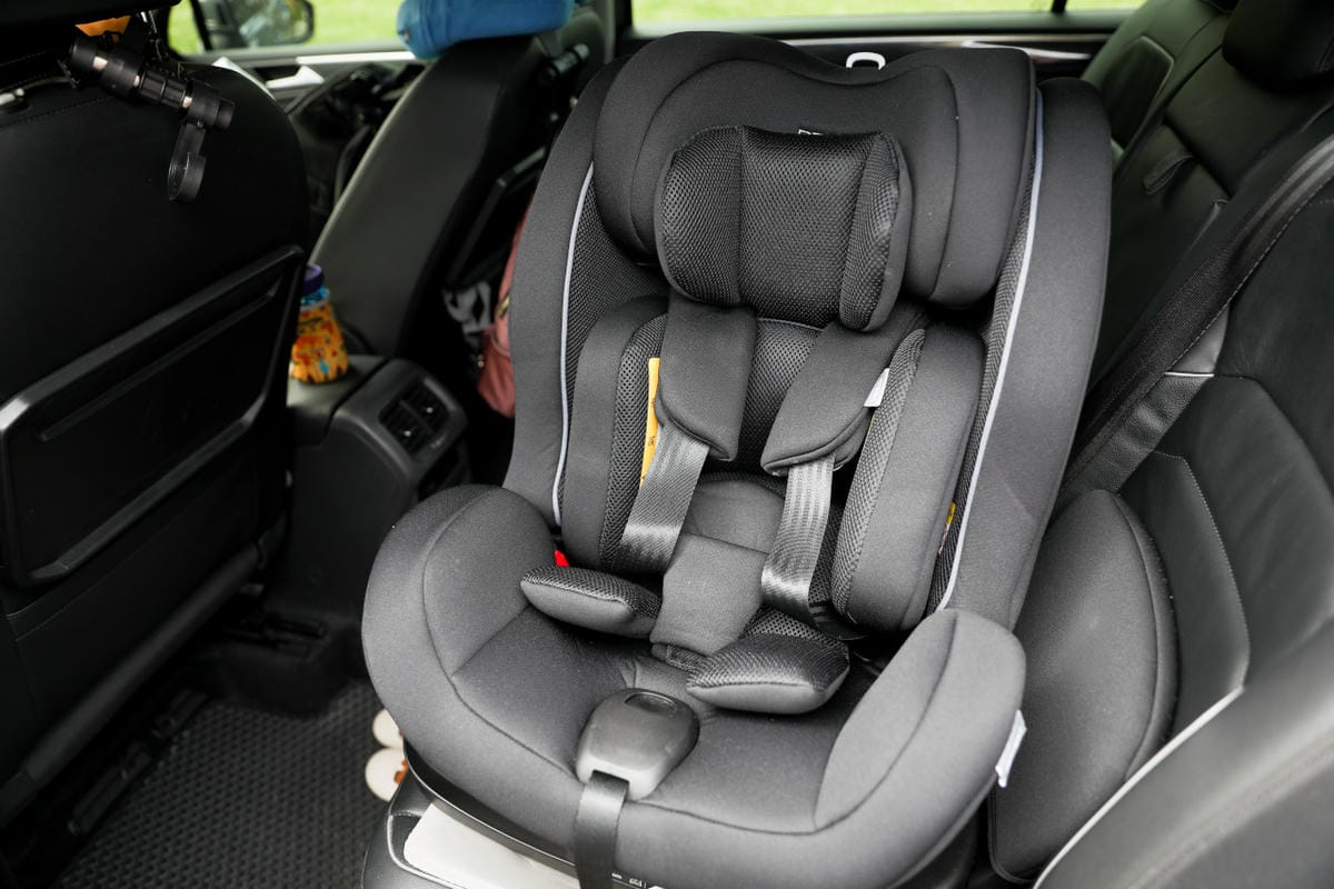 親子育兒｜ISOFIX成長型汽座推薦！新手爸媽必敗，百年賽車級嬰兒汽座，Recaro Salia 125兒童安全座椅，0到7歲一台就夠！