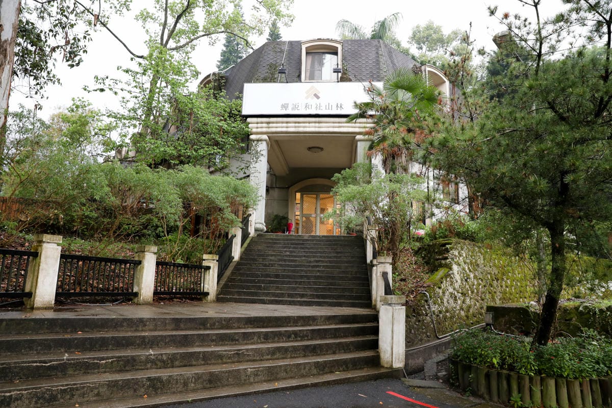 南投旅遊|蟬說:和社山林 入住臺大實驗林區,南投兩天一夜住宿推薦!順遊蟬說雅築 露天溫泉/羅娜部落 原民探索之旅/梅子夢工廠 - 第2張圖 南投旅遊|蟬說:和社山林 入住臺大實驗林區,南投兩天一夜住宿推薦!順遊蟬說雅築 露天溫泉/羅娜部落 原民探索之旅/梅子夢工廠