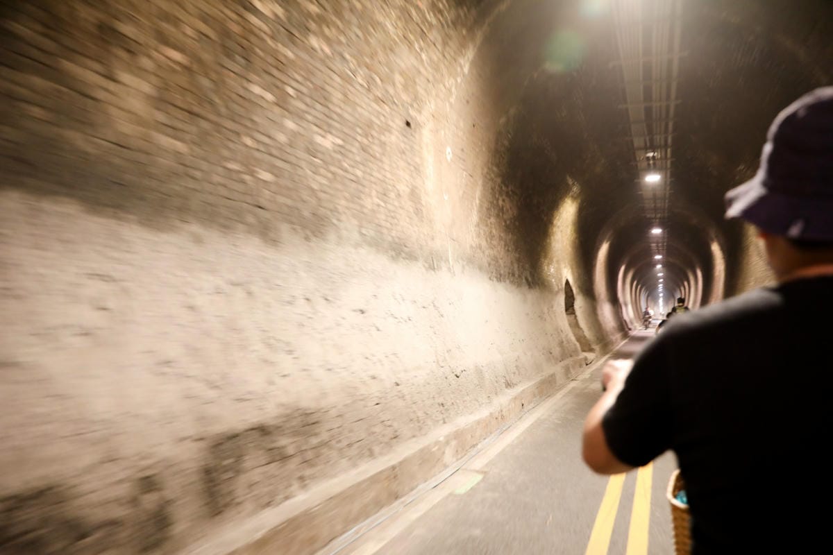 台中景點｜后里鐵馬道-隧道口租車中心，東豐自行車綠廊 爸媽輕鬆放電一日遊懶人包！超強續航力親子電動腳踏車，台中親子鐵馬遊推薦！