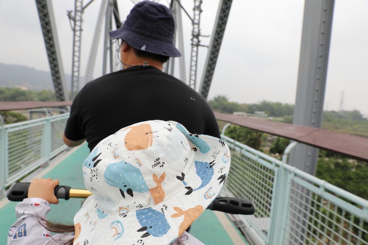 台中景點｜后里鐵馬道-隧道口租車中心，東豐自行車綠廊 爸媽輕鬆放電一日遊懶人包！超強續航力親子電動腳踏車，台中親子鐵馬遊推薦！