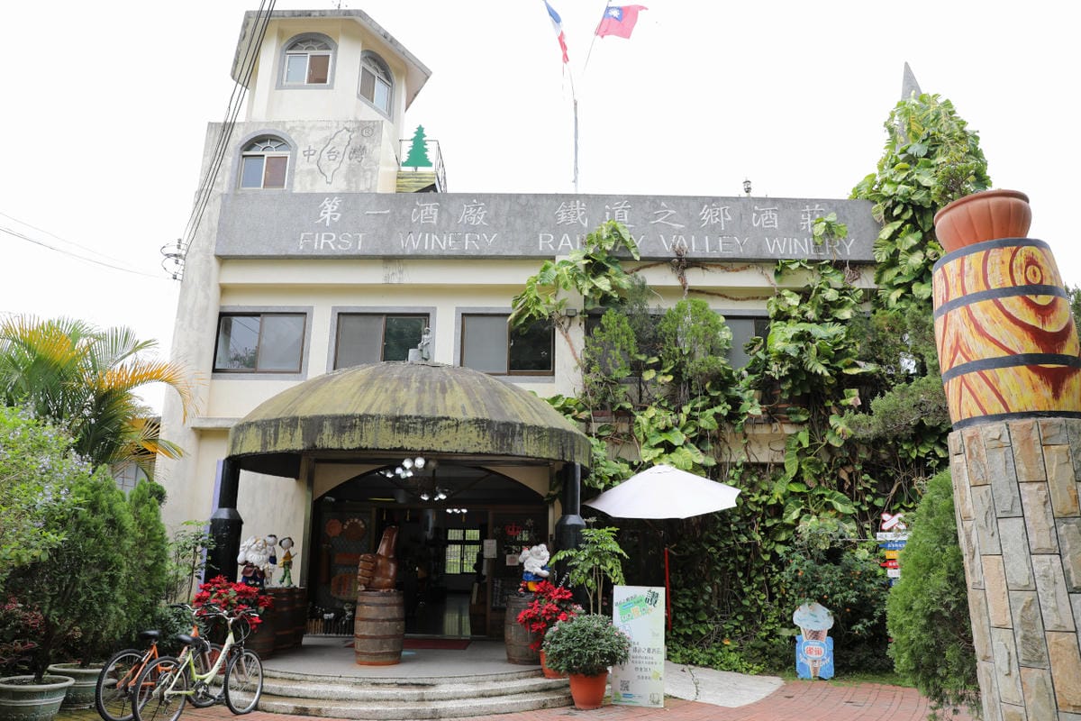 台中景點｜后里鐵馬道-隧道口租車中心，東豐自行車綠廊 爸媽輕鬆放電一日遊懶人包！超強續航力親子電動腳踏車，台中親子鐵馬遊推薦！