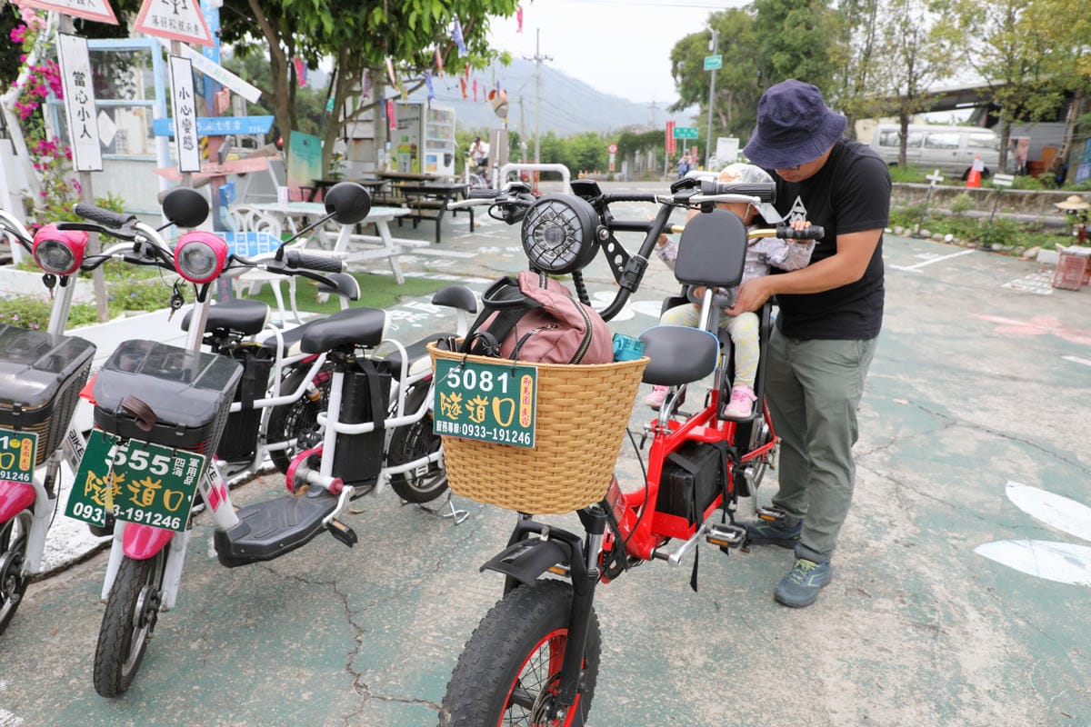 台中景點｜后里鐵馬道-隧道口租車中心，東豐自行車綠廊 爸媽輕鬆放電一日遊懶人包！超強續航力親子電動腳踏車，台中親子鐵馬遊推薦！