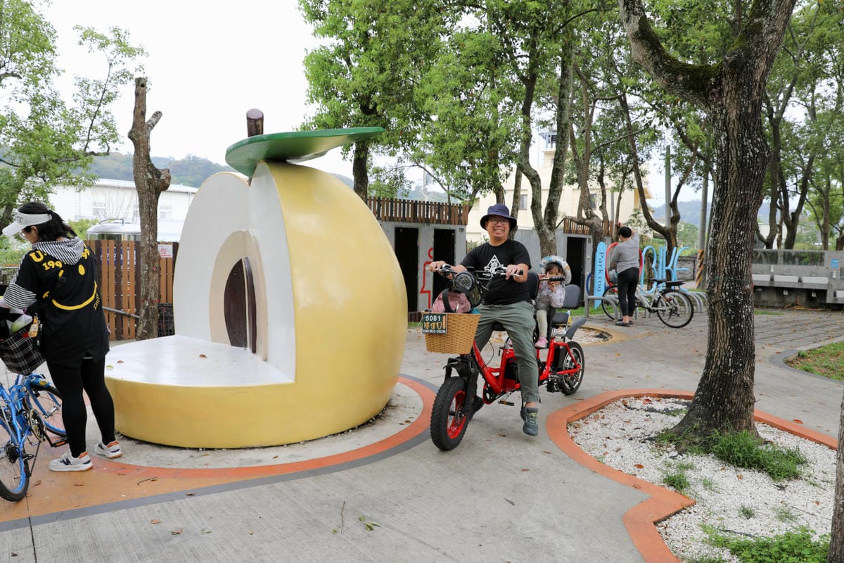 台中景點｜后里鐵馬道-隧道口租車中心，東豐自行車綠廊 爸媽輕鬆放電一日遊懶人包！超強續航力親子電動腳踏車，台中親子鐵馬遊推薦！