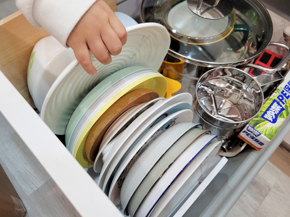 廚房收納｜YAMAZAKI 日本山崎生活美學 碗盤收納架、調味料收納架等廚房收納法寶推薦！