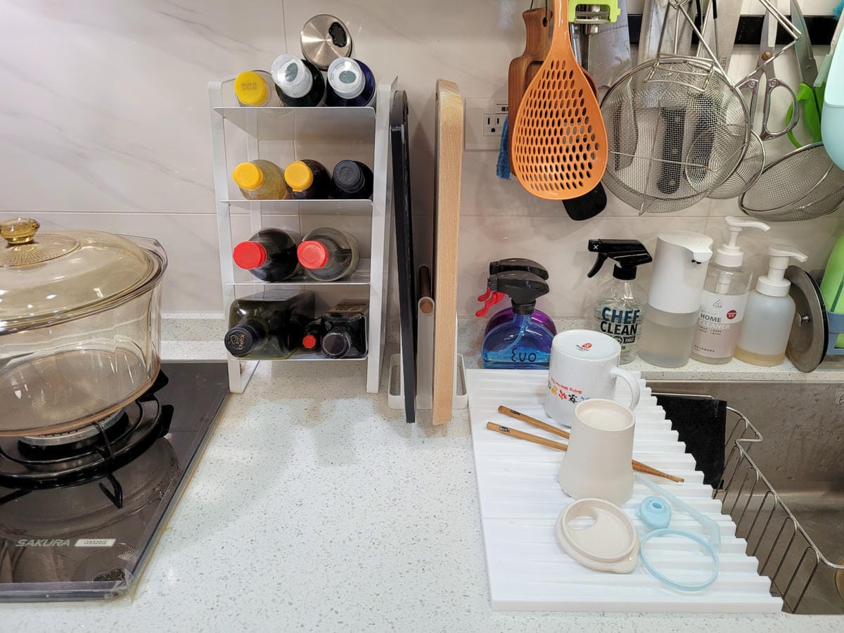 廚房收納｜YAMAZAKI 日本山崎生活美學 碗盤收納架、調味料收納架等廚房收納法寶推薦！