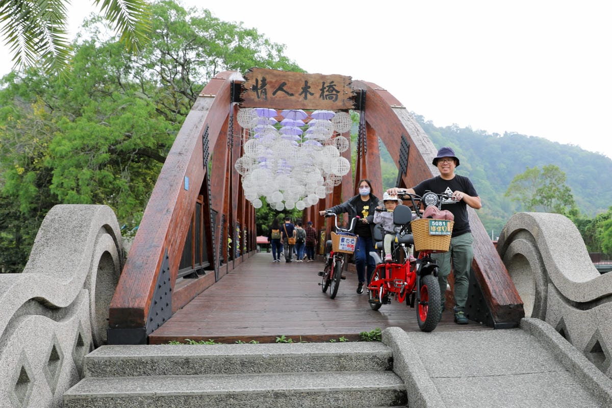 台中景點｜后里鐵馬道-隧道口租車中心，東豐自行車綠廊 爸媽輕鬆放電一日遊懶人包！超強續航力親子電動腳踏車，台中親子鐵馬遊推薦！
