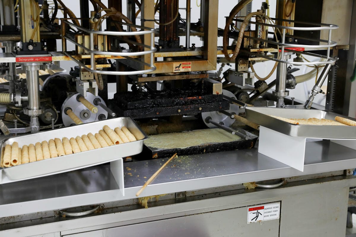 伴手禮｜嘉義伴手禮推薦！品香蛋捲 不加一滴水的現做蛋捲、真材實料鳳凰卷