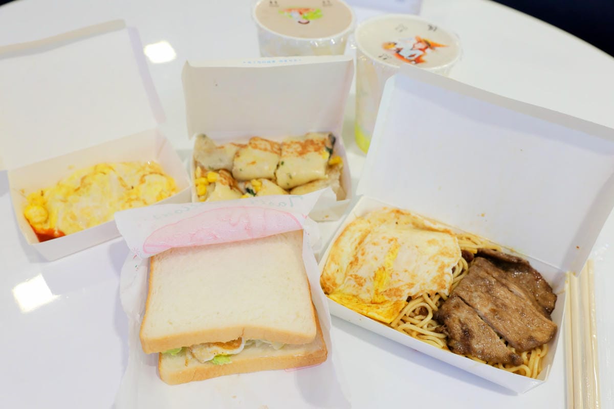 新北食記｜晨吉司漢-肉排蛋吐司（新莊自由店） 好吃的肉燥鐵板麵、牛肉起司吐司、總匯蛋餅 新莊早餐推薦！
