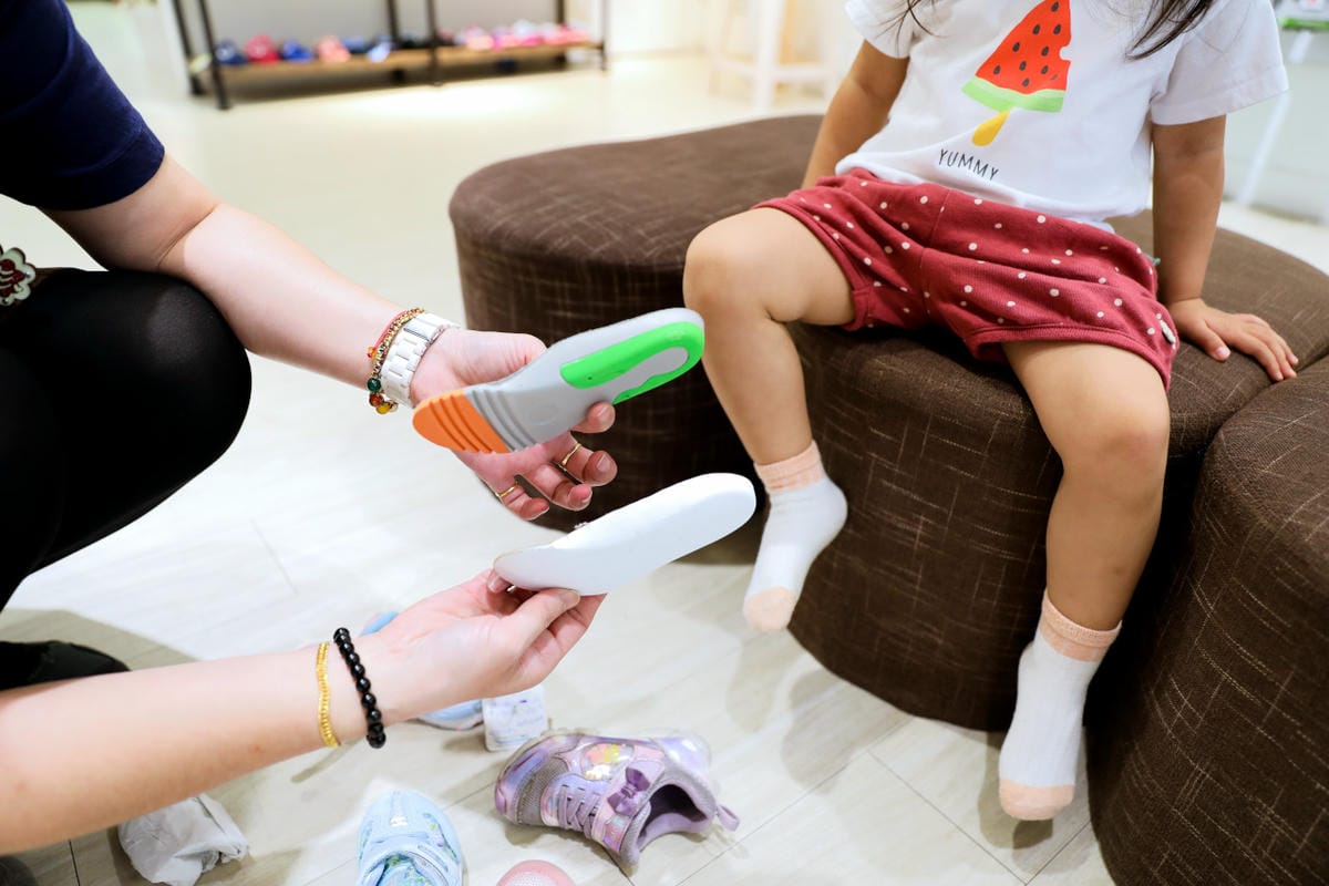 親子育兒|買童鞋就要到到童鞋專賣店,專業協助選鞋服務,讓孩子愛上走路的好鞋!布布童鞋(新莊店)0到12歲鞋款最多的童鞋專賣店 - 第9張圖 親子育兒|買童鞋就要到到童鞋專賣店,專業協助選鞋服務,讓孩子愛上走路的好鞋!布布童鞋(新莊店)0到12歲鞋款最多的童鞋專賣店