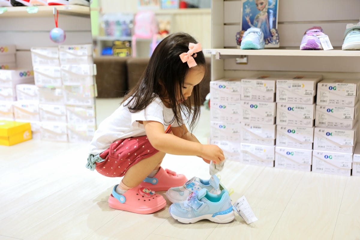 親子育兒|買童鞋就要到到童鞋專賣店,專業協助選鞋服務,讓孩子愛上走路的好鞋!布布童鞋(新莊店)0到12歲鞋款最多的童鞋專賣店 - 第30張圖 親子育兒|買童鞋就要到到童鞋專賣店,專業協助選鞋服務,讓孩子愛上走路的好鞋!布布童鞋(新莊店)0到12歲鞋款最多的童鞋專賣店