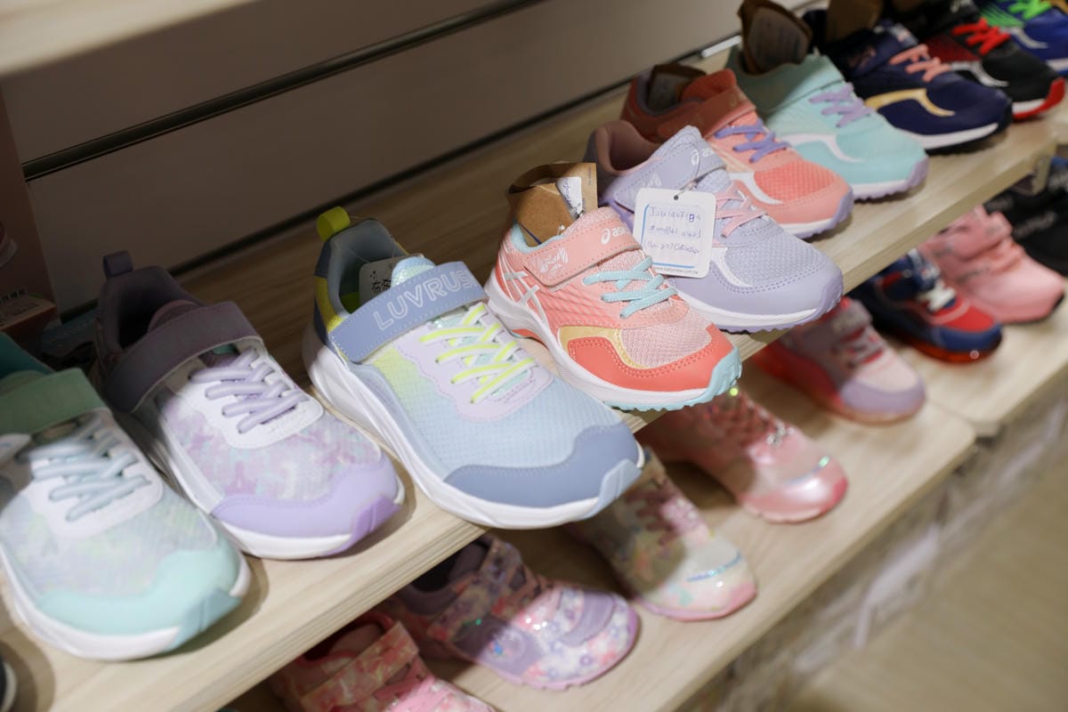親子育兒|買童鞋就要到到童鞋專賣店,專業協助選鞋服務,讓孩子愛上走路的好鞋!布布童鞋(新莊店)0到12歲鞋款最多的童鞋專賣店 - 第23張圖 親子育兒|買童鞋就要到到童鞋專賣店,專業協助選鞋服務,讓孩子愛上走路的好鞋!布布童鞋(新莊店)0到12歲鞋款最多的童鞋專賣店