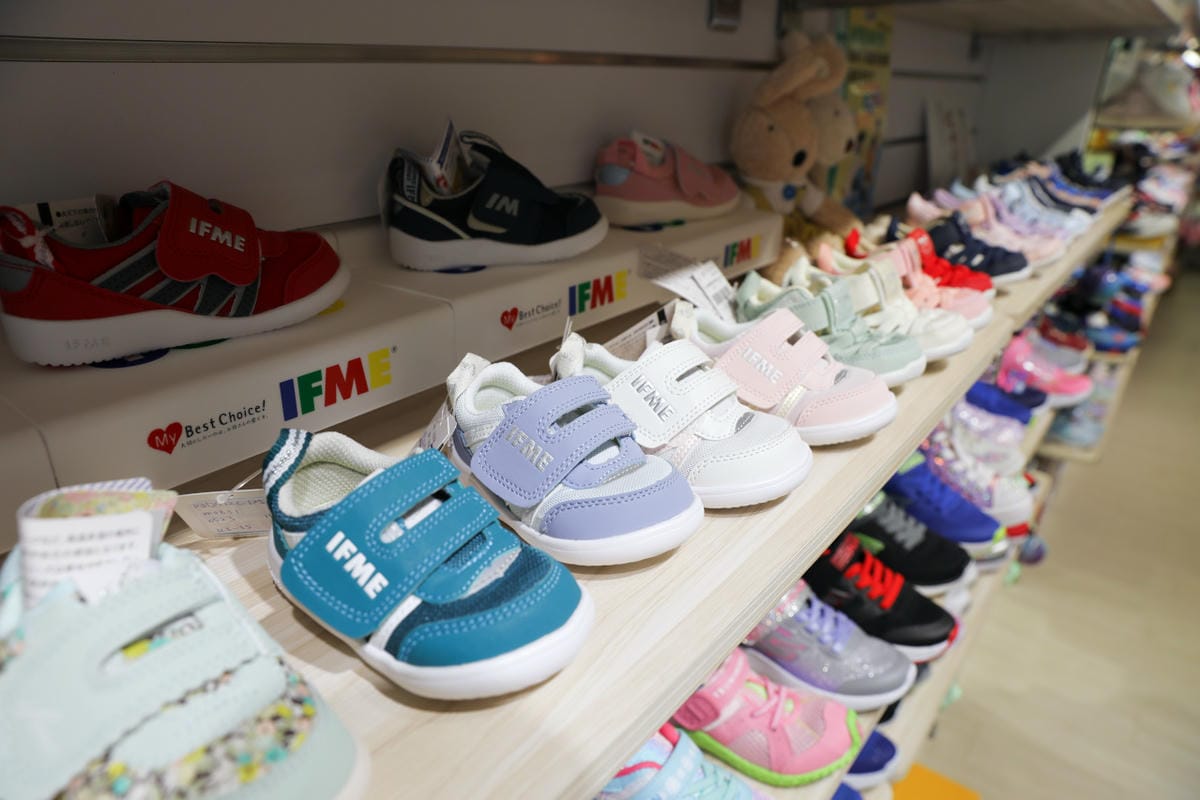 親子育兒|買童鞋就要到到童鞋專賣店,專業協助選鞋服務,讓孩子愛上走路的好鞋!布布童鞋(新莊店)0到12歲鞋款最多的童鞋專賣店 - 第25張圖 親子育兒|買童鞋就要到到童鞋專賣店,專業協助選鞋服務,讓孩子愛上走路的好鞋!布布童鞋(新莊店)0到12歲鞋款最多的童鞋專賣店